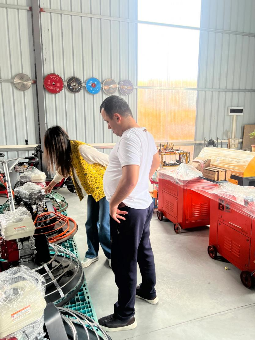 Clienții globali se adună la Guangzhou Comventsen Trading Co., Ltd înaintea Canton Fair, plasând comenzi majore.